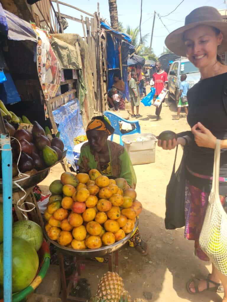 Conakry - street vendors are everywhere