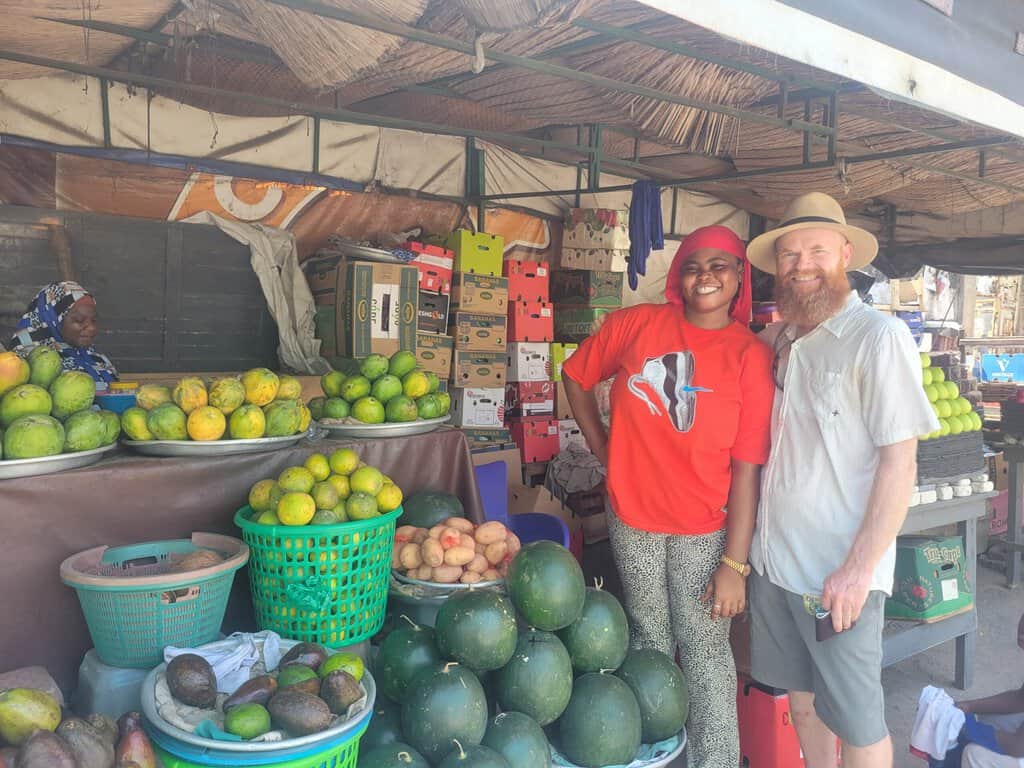 Accra - friendly street vendors are everywhere